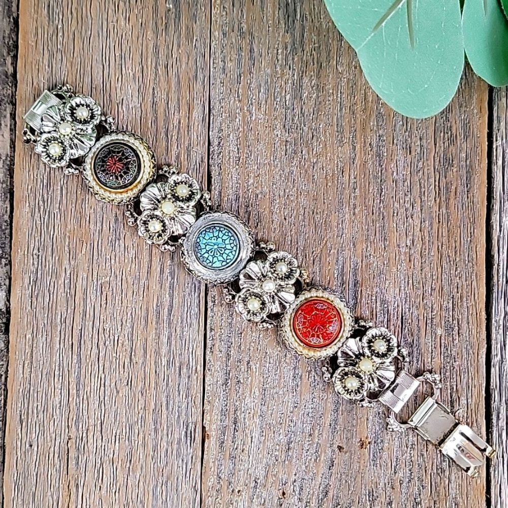 Vintage buttons link bracelet
